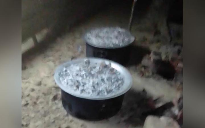 নির্বাচনী পথসভা থেকে ৩ ডেগ বিরিয়ানি জব্দ