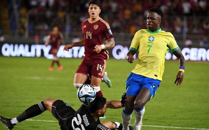 ভিনির পেনাল্টি মিসে ড্রয়ের হতাশায় পুড়ল ব্রাজিল