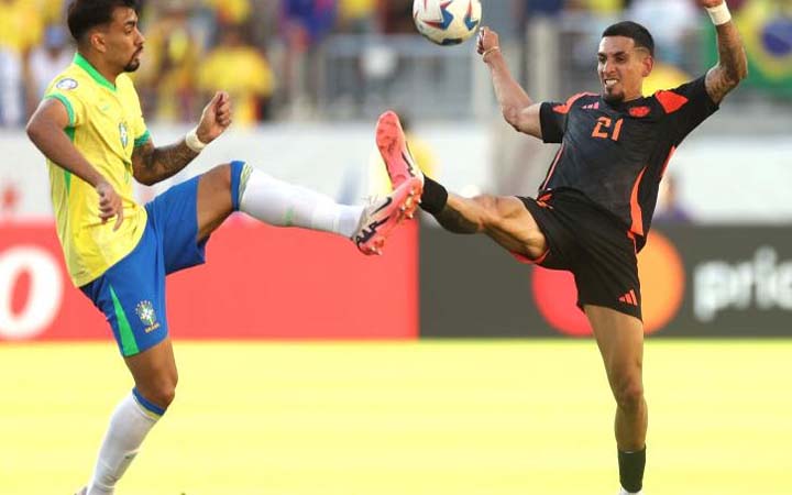 পয়েন্ট ভাগাভাগি করে কোয়ার্টার ফাইনালে ব্রাজিল