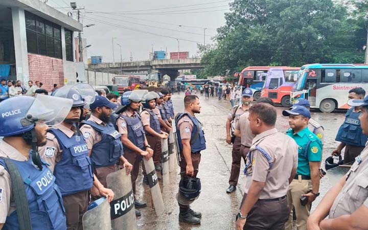 সায়েদাবাদ বাস টার্মিনালে যৌথ অভিযান, পরিত্যক্ত বাস অপসারণ