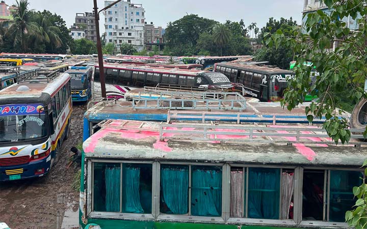 রাজশাহী থেকে সব রুটে বাস চলাচল বন্ধ