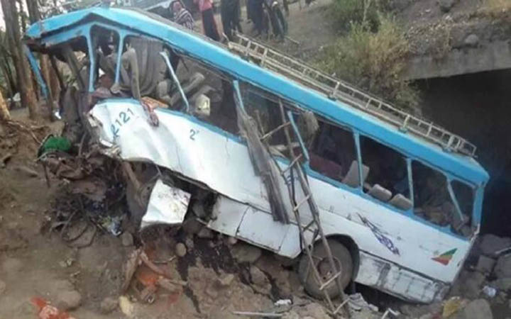 ইথিওপিয়ায় বাস উল্টে নিহত ২৫