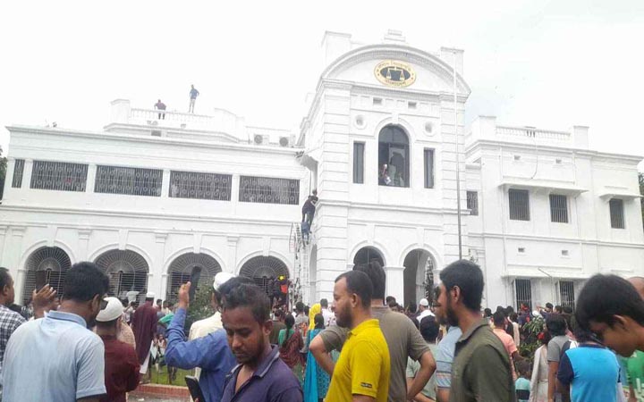 প্রধান বিচারপতির বাসভবনে হামলা