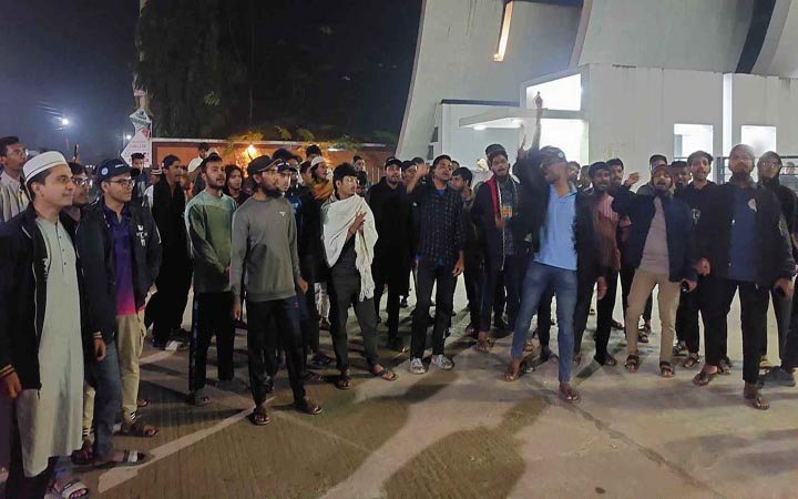 চট্টগ্রামে আইনজীবী নিহতের ঘটনায় কুবিতে বিক্ষোভ