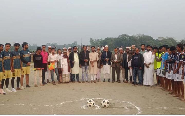 সিরাজদিখানে জুলাই গণঅভ্যুত্থান শহীদ স্মৃতি ফুটবল টুর্নামেন্টের শুভ উদ্বোধন