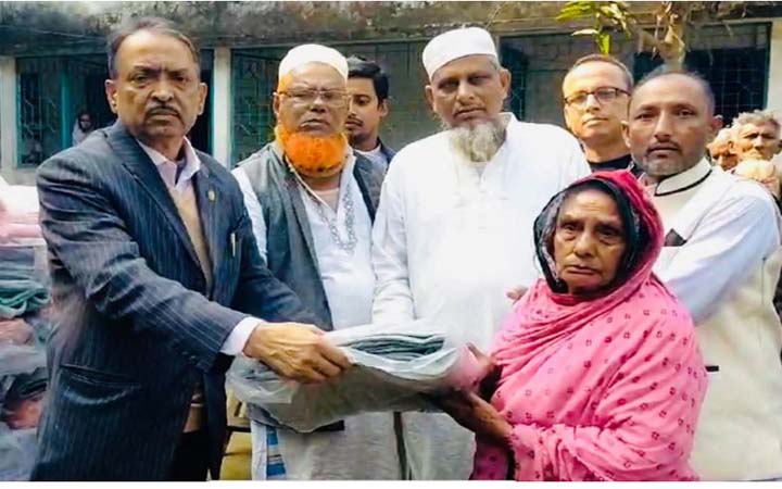ভালুকায় বিএনপির কম্বল বিতরণ