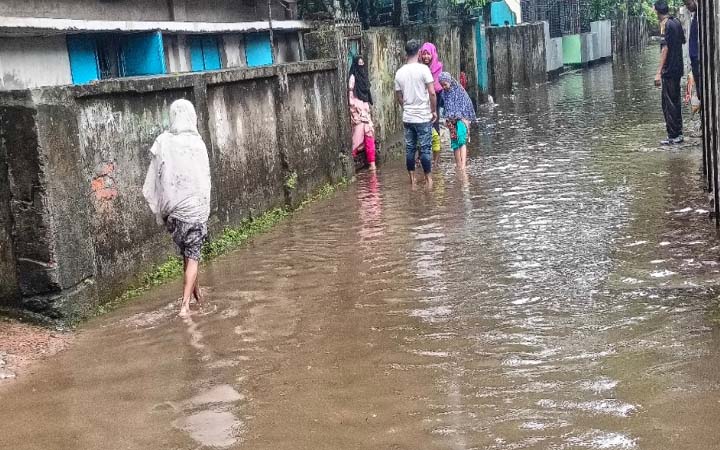 চাঁদপুরে ৬৮ মিলিমিটার বৃষ্টিপাত রেকর্ড, জনজীবনে দুর্ভোগ