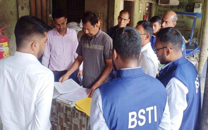 চাঁদপুরে দুই খাবার তৈরির কারখানাকে ৩০ হাজার টাকা জরিমানা