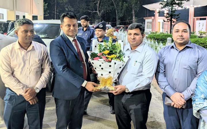 চাঁদপুরে যোগদান করলেন নতুন ডিসি নাজমুল ইসলাম