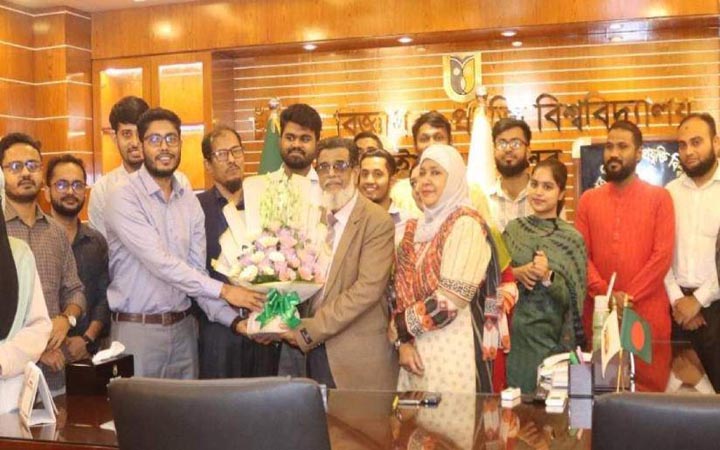 চাঁবিপ্রবিতে ভিসি ও প্রো-ভিসির যোগদান সম্পন্ন