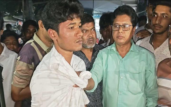 চাঁপাইনবাবগঞ্জে ডিবি পরিচয়ে চাঁদাবাজি, পলিটেকনিক শিক্ষার্থী আটক