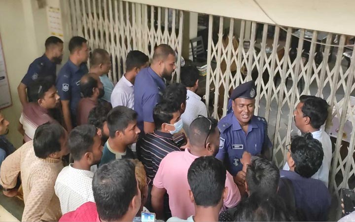 চাঁপাইনবাবগঞ্জে সালিশ নিয়ে দ্বন্দ্বে আইনজীবীদের হামলা, আহত ৭