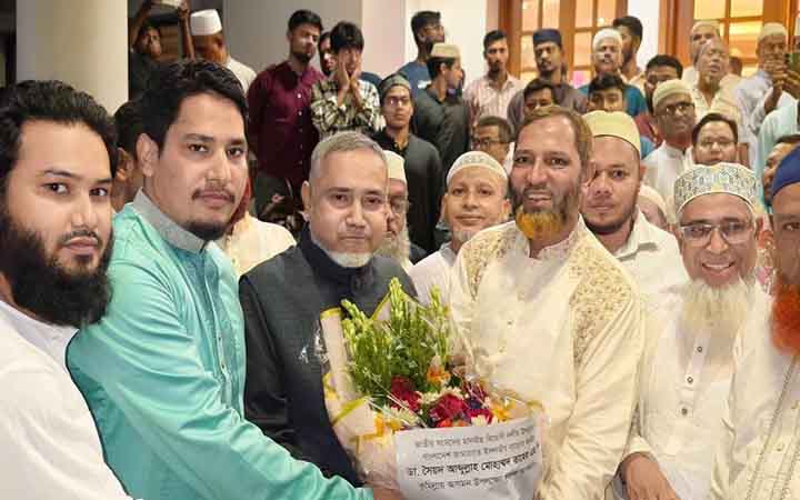 কুমিল্লায় বিরোধী দলীয় উপনেতাকে সংবর্ধনা