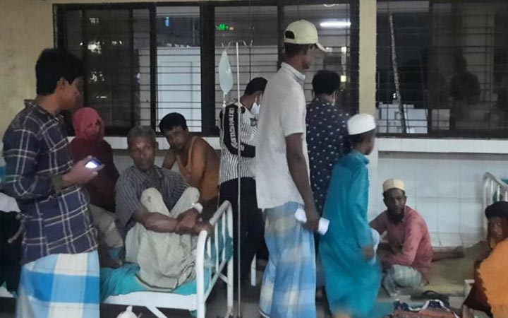 ইফতারে ব্যাটারি পানি পান করে গুরুতর অসুস্থ চারজন