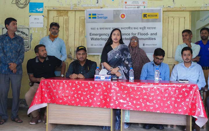 কক্সবাজারে বন্যাদুর্গতদের পাশে আইআরসি