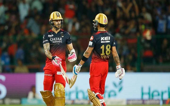 কোহলি-প্লেসির দাপুটে ব্যাটিংয়ে বড় ব্যবধানে মুম্বাইয়ের হার