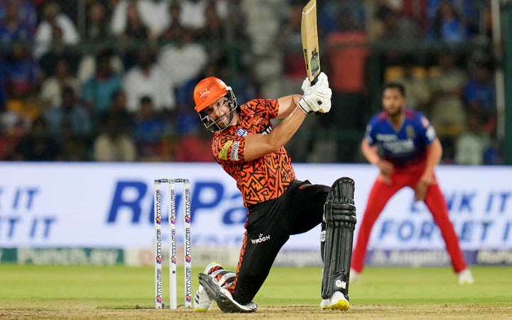 বিশ্ব রেকর্ডের ম্যাচে হায়দ্রাবাদের কাছে ব্যাঙ্গালুরুর হার