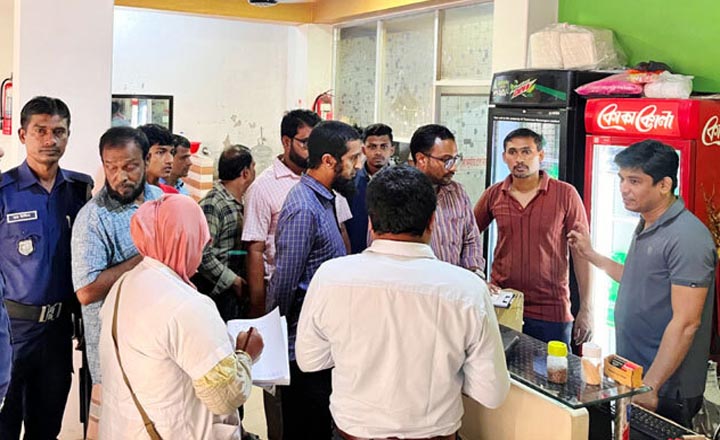 মিরসরাইয়ে ৪ প্রতিষ্ঠানকে জরিমানা