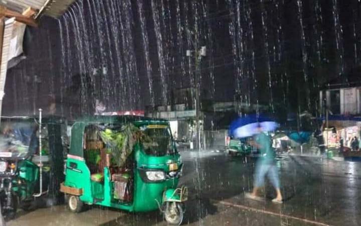 স্বস্তির বৃষ্টিতে ভিজল চট্টগ্রাম
