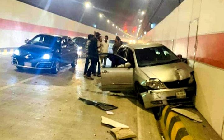 বঙ্গবন্ধু টানেলে বাস-প্রাইভেটকার সংঘর্ষে আহত ৩