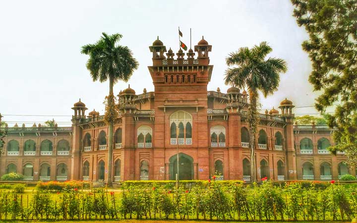 ঢাবির পাঁচ শিক্ষককে অব্যাহতি