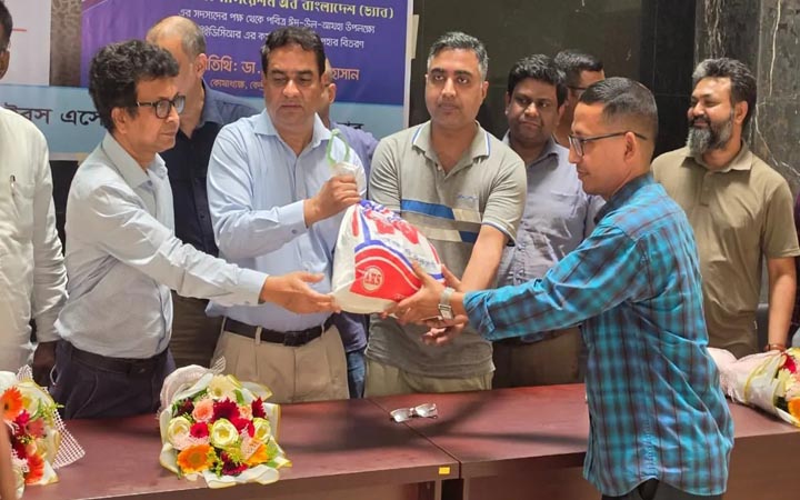 ড্যাবের উদ্যোগে আইইডিসিআর কর্মচারীদের ঈদ উপহার বিতরণ