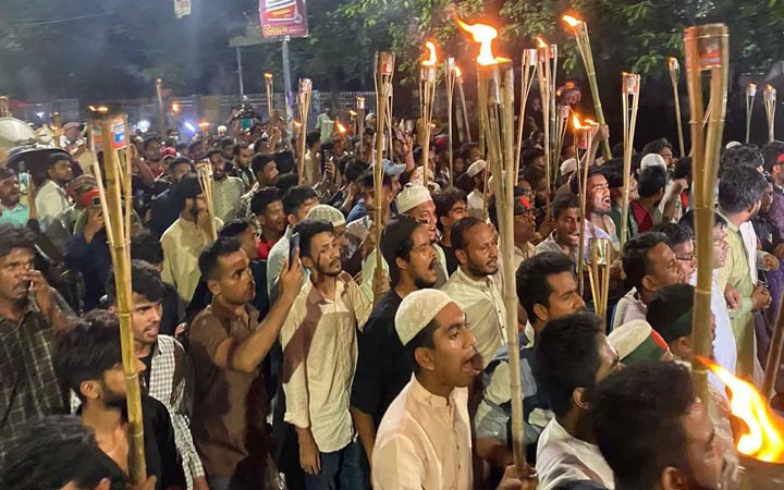 সোহাগ হত্যার প্রতিবাদে বৈষম্যবিরোধী ছাত্র আন্দোলনের মশাল মিছিল