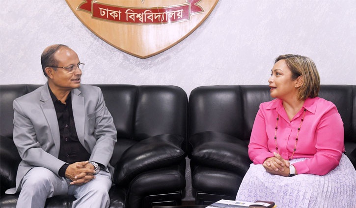জলবায়ু ইস্যুতে ঢাবি উপাচার্যের সঙ্গে সুইডেন দূতাবাসের প্রতিনিধির সাক্ষাৎ