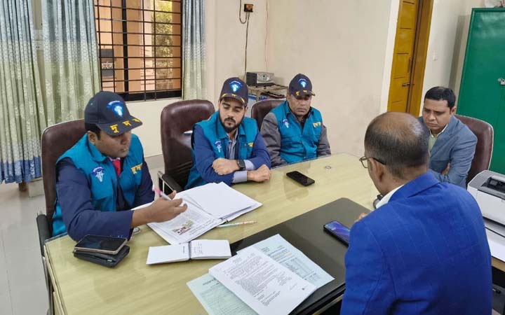 তিন সরকারি দপ্তরে দুদকের অভিযান