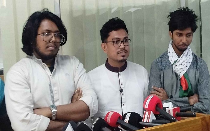 ইসির মোবাইল নীতি স্বৈরতান্ত্রিক মনোভাবের বহিঃপ্রকাশ: ডাকসু ভিপি