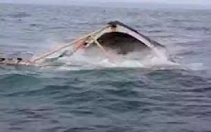 যমুনায় নৌকাডুবি: আরো ৪ জনের লাশ উদ্ধার, মৃতের সংখ্যা বেড়ে ৯