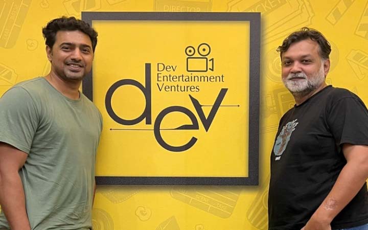 বিবাদ মিটিয়ে ফের একসঙ্গে সৃজিত-দেব