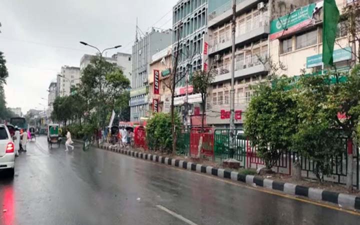 বৃষ্টিতে রাজধানীর বাতাসের মানে উন্নতি, ঢাকার অবস্থান ২০ নম্বরে