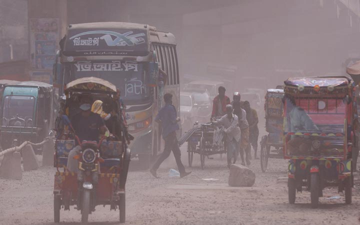 বায়ুদূষণের তালিকায় শীর্ষে দিল্লি, দ্বিতীয় ঢাকা
