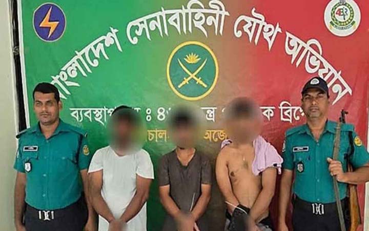 পুরান ঢাকায় কুখ্যাত সন্ত্রাসীর বাসায় সেনাবাহিনীর অভিযান