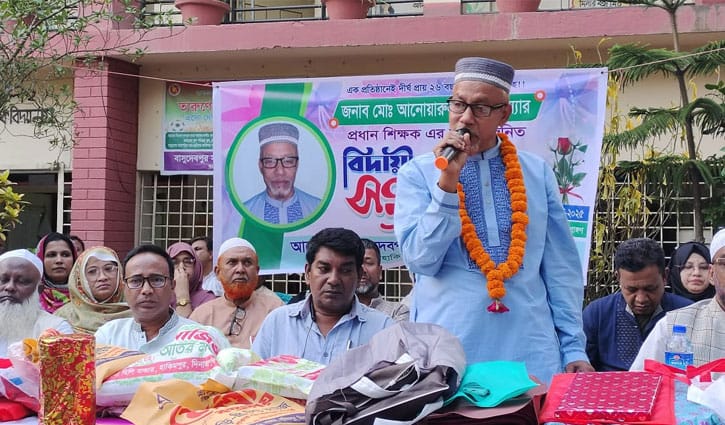 টুকু স্যারকে রাজকীয় বিদায় দিলেন হাকিমপুরবাসী