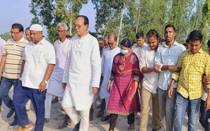 সিন্দুরমতির দিঘিকে ধর্মীয় পর্যটনকেন্দ্র করা হবে: ত্রাণমন্ত্রী