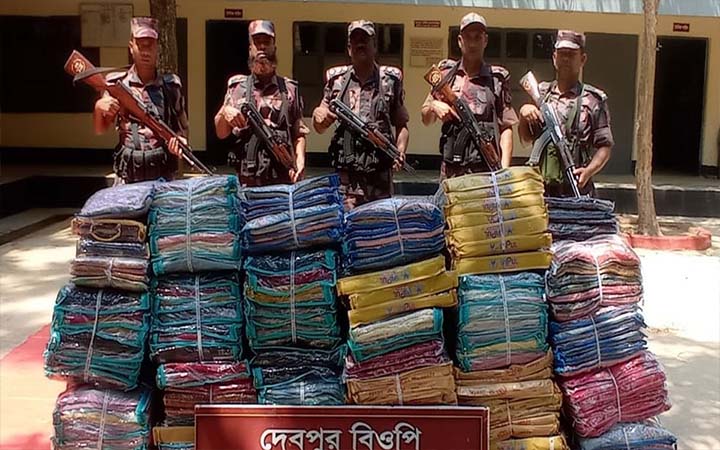 ফেনীতে ২৬ লাখ টাকার ভারতীয় থ্রি পিস জব্দ