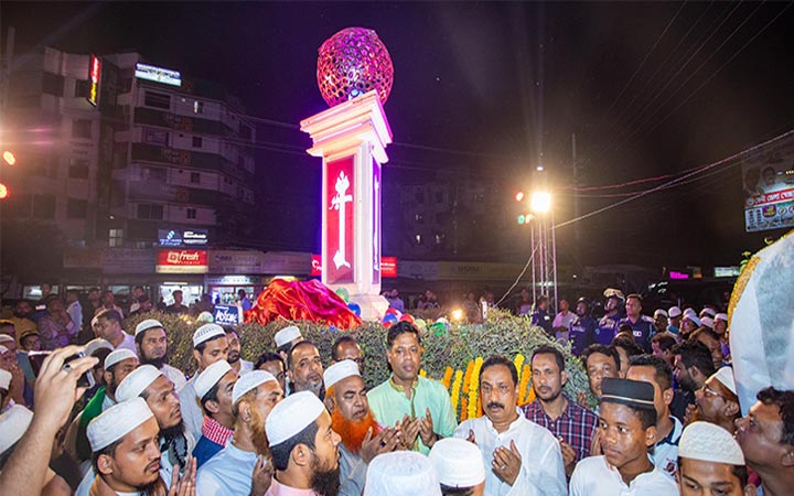 ফেনীতে দৃষ্টিনন্দন ইসলামি ভাস্কর্য উম্মোচন