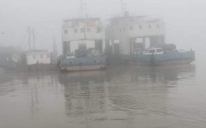 ঘন কুয়াশায় ৩ নৌরুটে ফেরি চলাচল বন্ধ