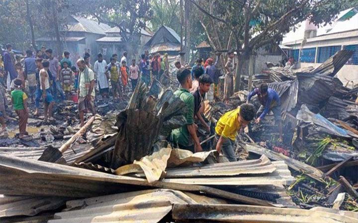 কেন্দুয়ায় ১৩ বসতঘর পুড়ে ছাই, ২০ লক্ষ টাকার ক্ষতি