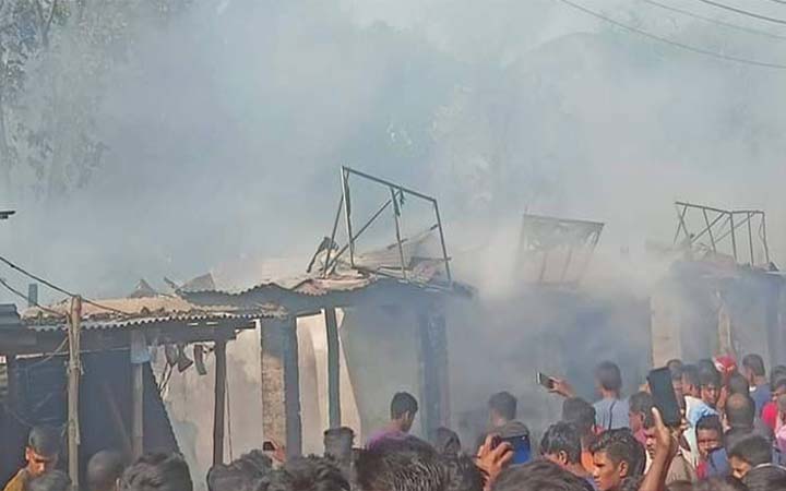 গাইবান্ধায় ২৫ দোকান ও ৮টি বসতবাড়ি পুড়ে ছাই