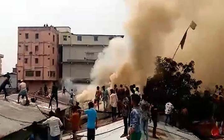 চট্টগ্রামের তুলাতুলি বস্তিতে আগুন