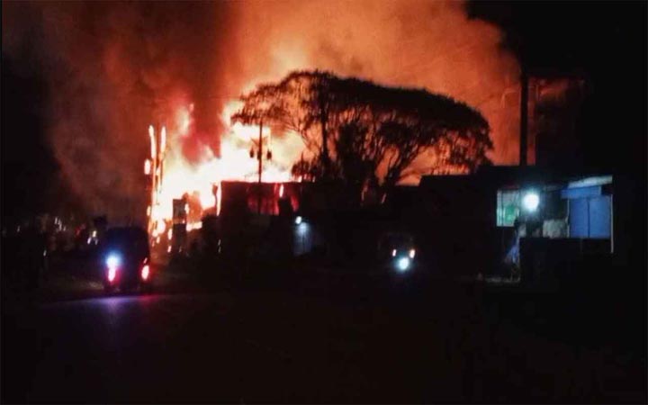 সেনবাগের সেবারহাট বাজারে ভয়াবহ আগুন