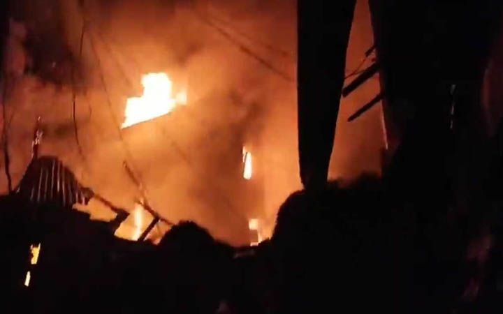 পিরোজপুরে বাজারে আগুন, ১৪ দোকান পুড়ে ছাই