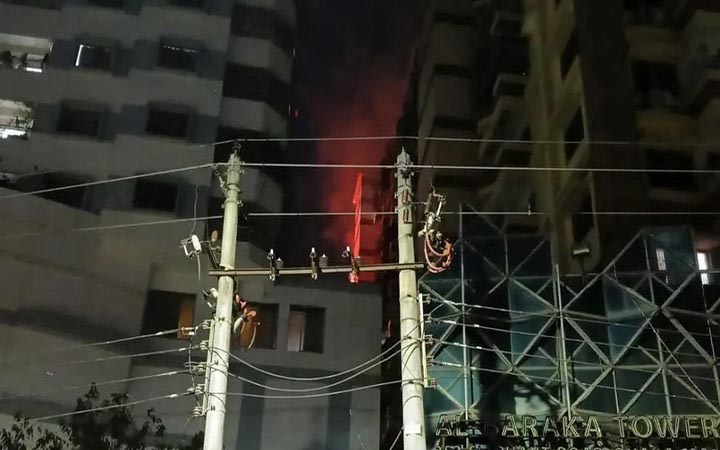 কাঁটাবনে আবাসিক ভবনে আগুনে দুইজনের মৃত্যু
