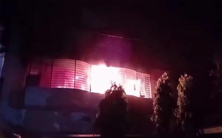 গাইবান্ধায় আগুনে পুড়ল বাড়ি