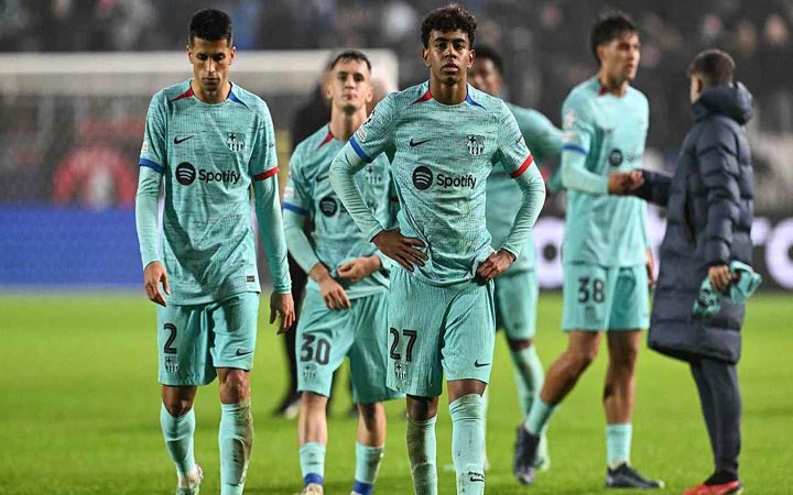 সিটির সহজ জয়ের দিনে চ্যাম্পিয়ন্স লিগে বার্সেলোনার হার