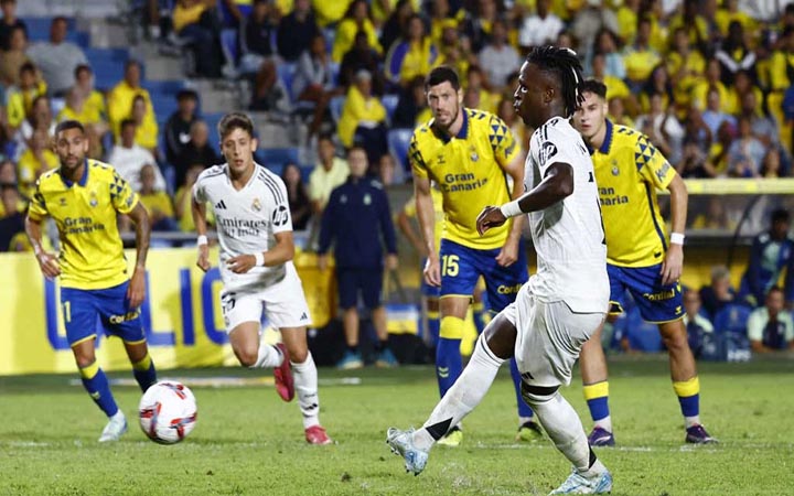 ভিনিসিয়ুসের গোলে হার এড়াল রিয়াল