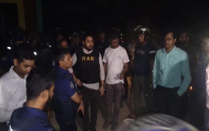 ফরিদপুরে মন্দিরে আগুন, গণপিটুনিতে নিহত ১